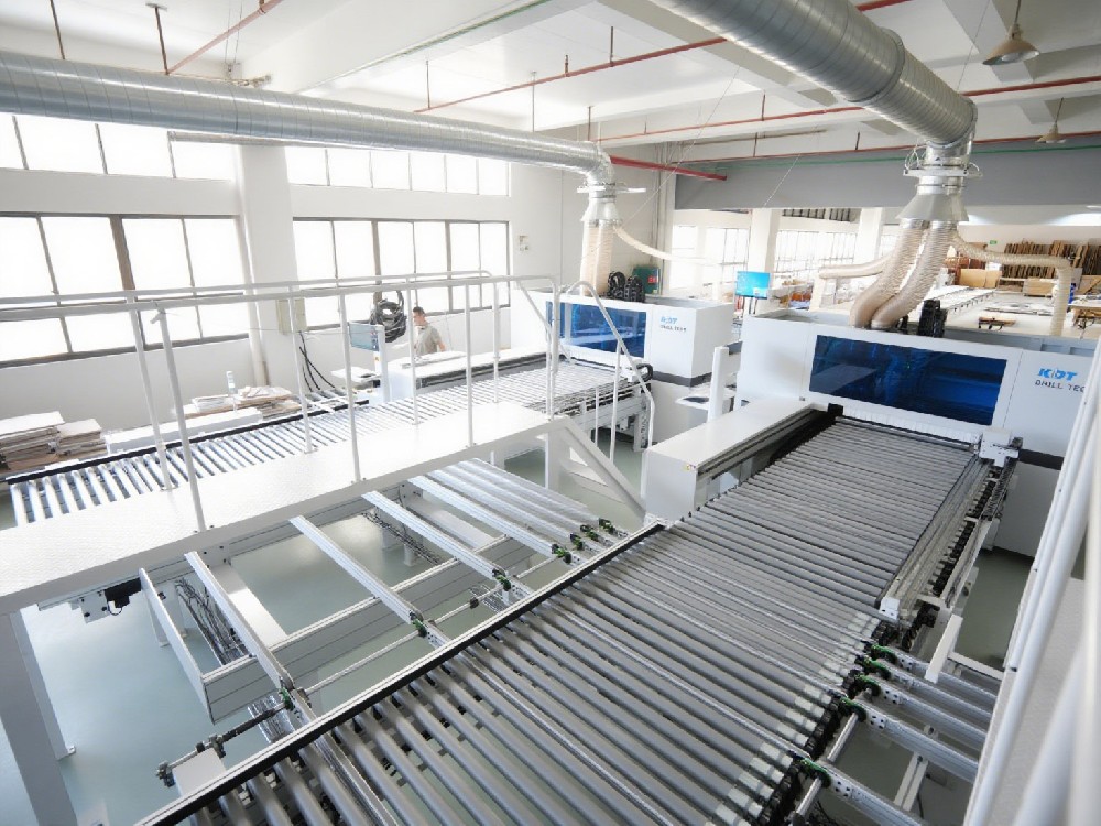 لمسات من الشركة