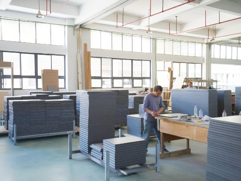 لمسات من الشركة