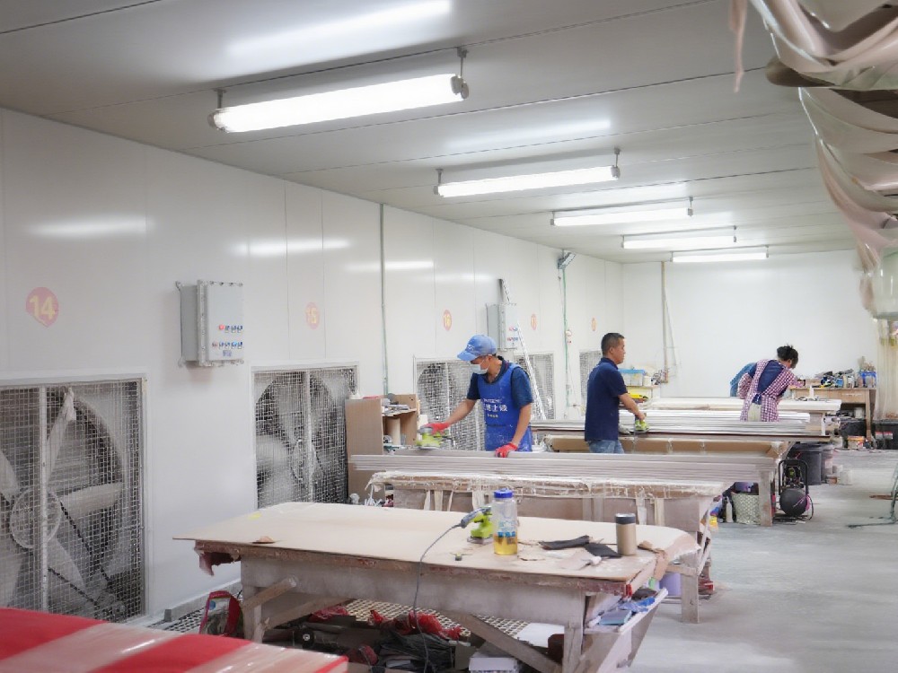 لمسات من الشركة